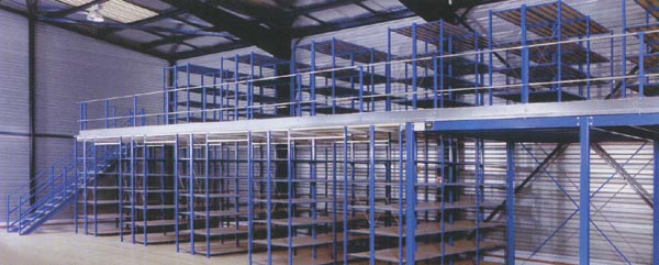 plate-forme sur rayonnage tubulaire 